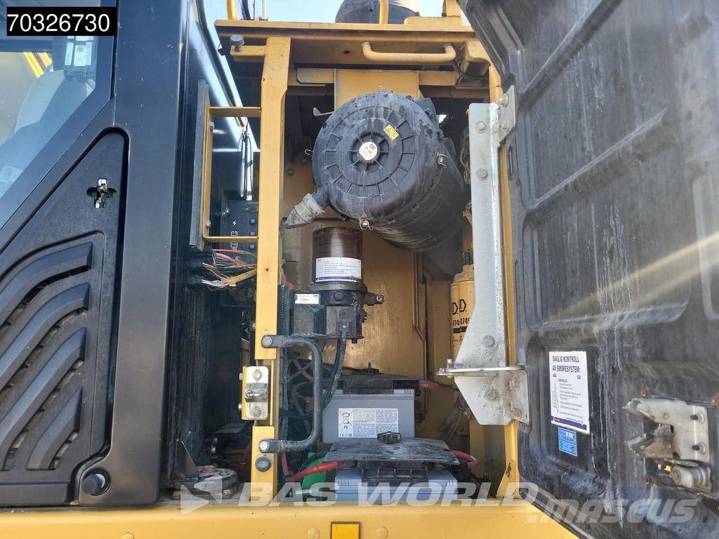 CAT 336 F L XE حفارات زحافة