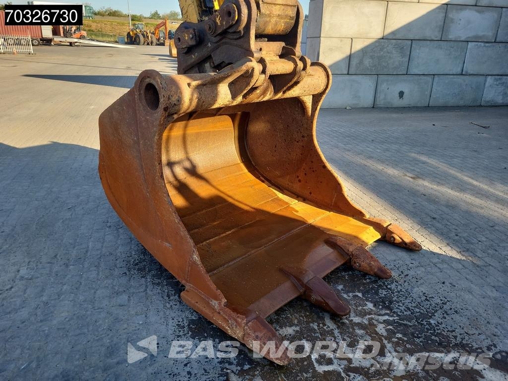 CAT 336 F L XE حفارات زحافة