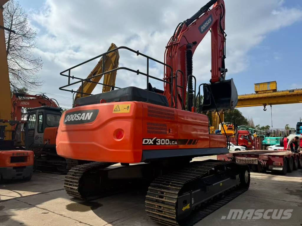 Doosan DX 300 LCA Raupenbagger