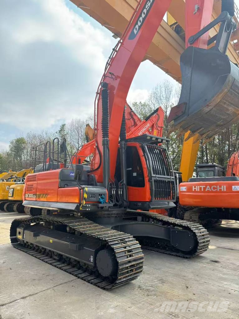 Doosan DX 300 LCA Raupenbagger