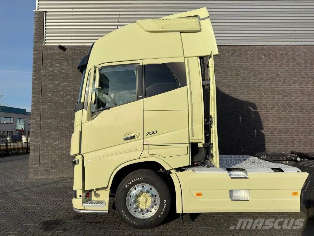 Volvo FH 16.750 6X4 XXL CABINE TREKKER/SZM/TRACTOR Prime Movers