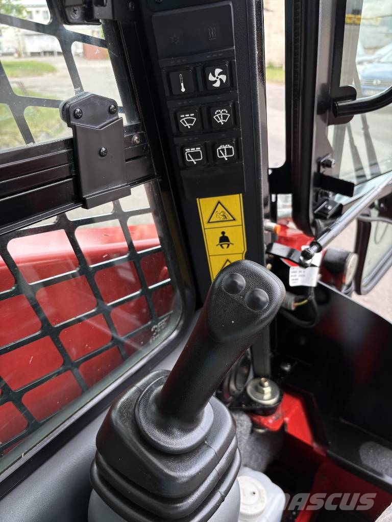 Manitou 1350 RT لوادر زحافة
