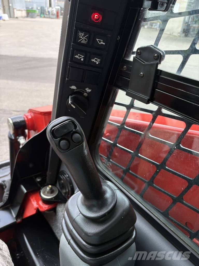 Manitou 1350 RT لوادر زحافة
