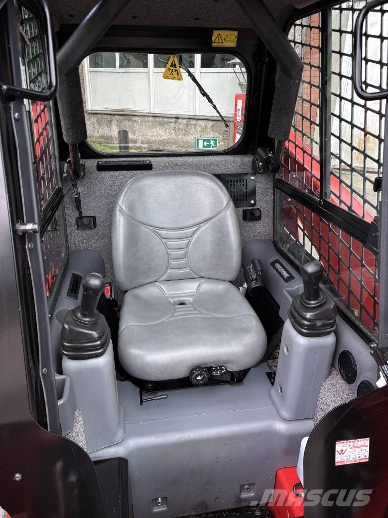 Manitou 1350 RT لوادر زحافة
