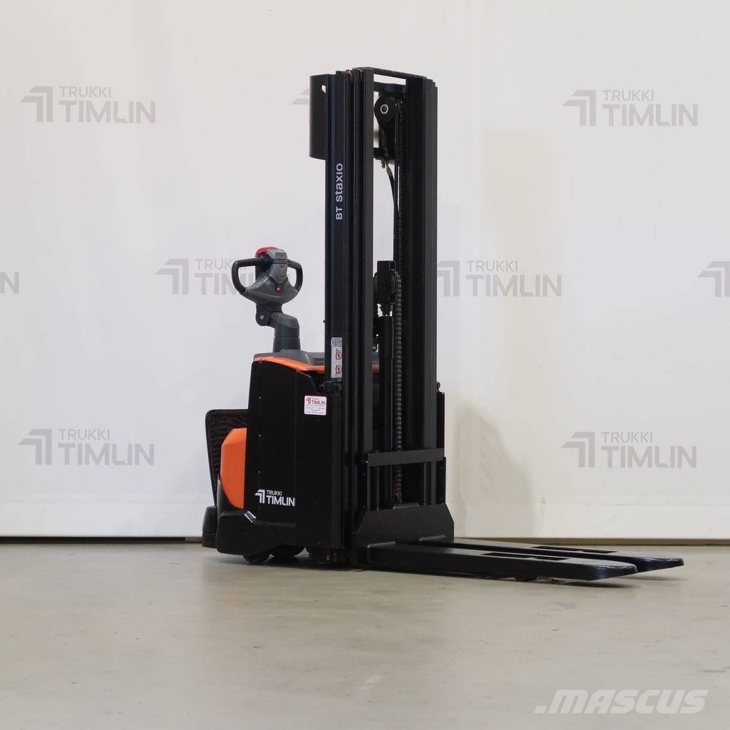Toyota SWE120L Самоходные электроштабелёры