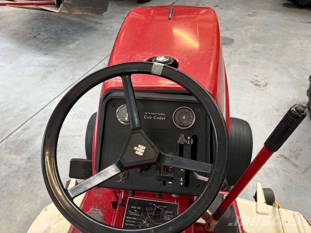 Cub Cadet 682 ركوب الحشائش