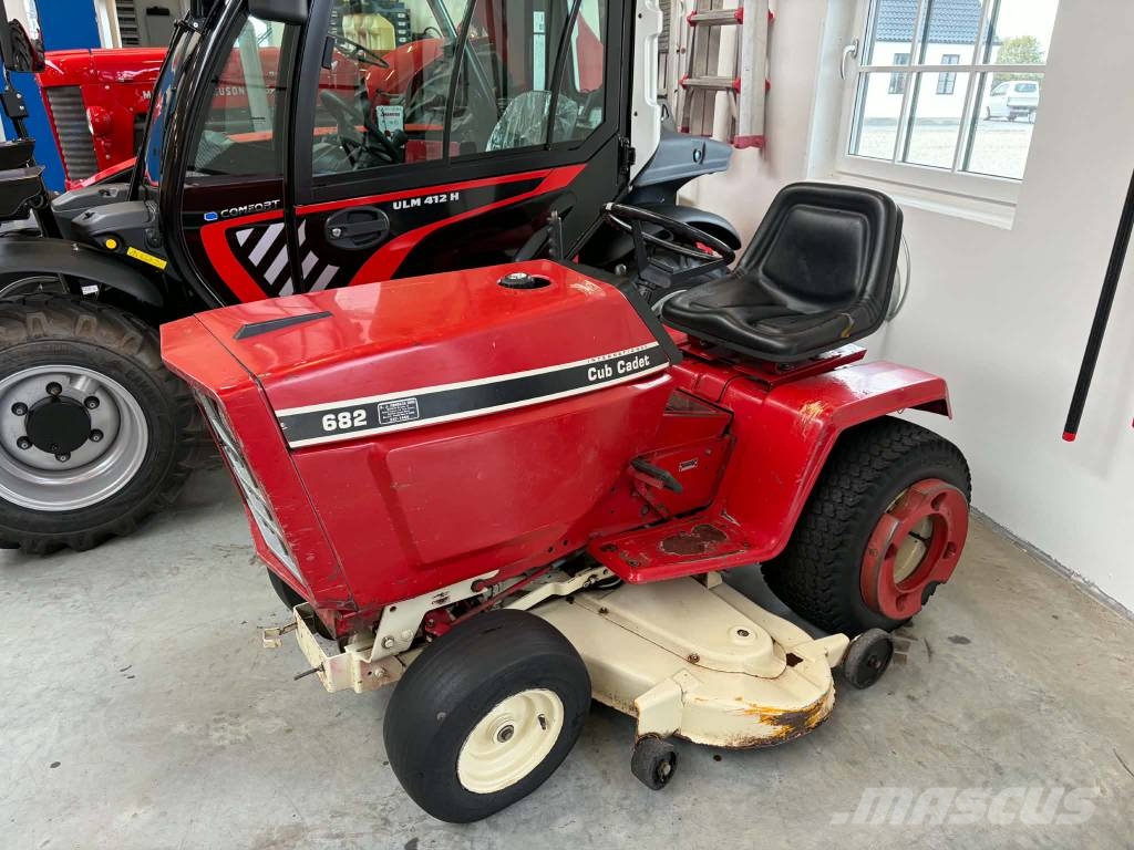 Cub Cadet 682 ركوب الحشائش