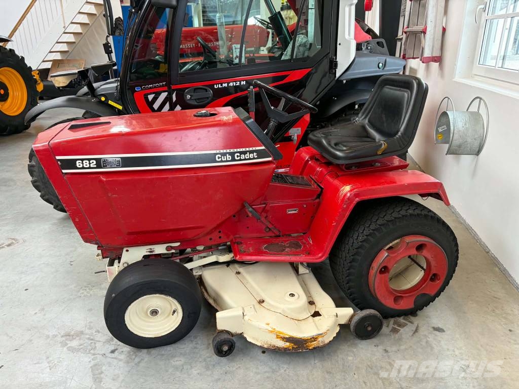Cub Cadet 682 ركوب الحشائش