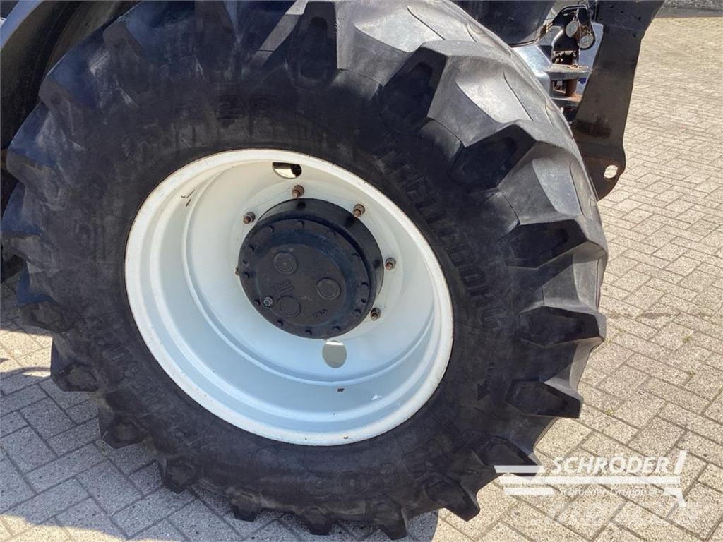 New Holland T6.180 الجرارات