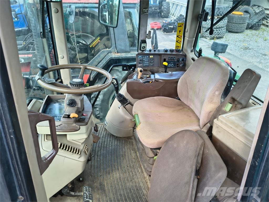 John Deere 6920S ETUKUORMAAJALLA Traktorer