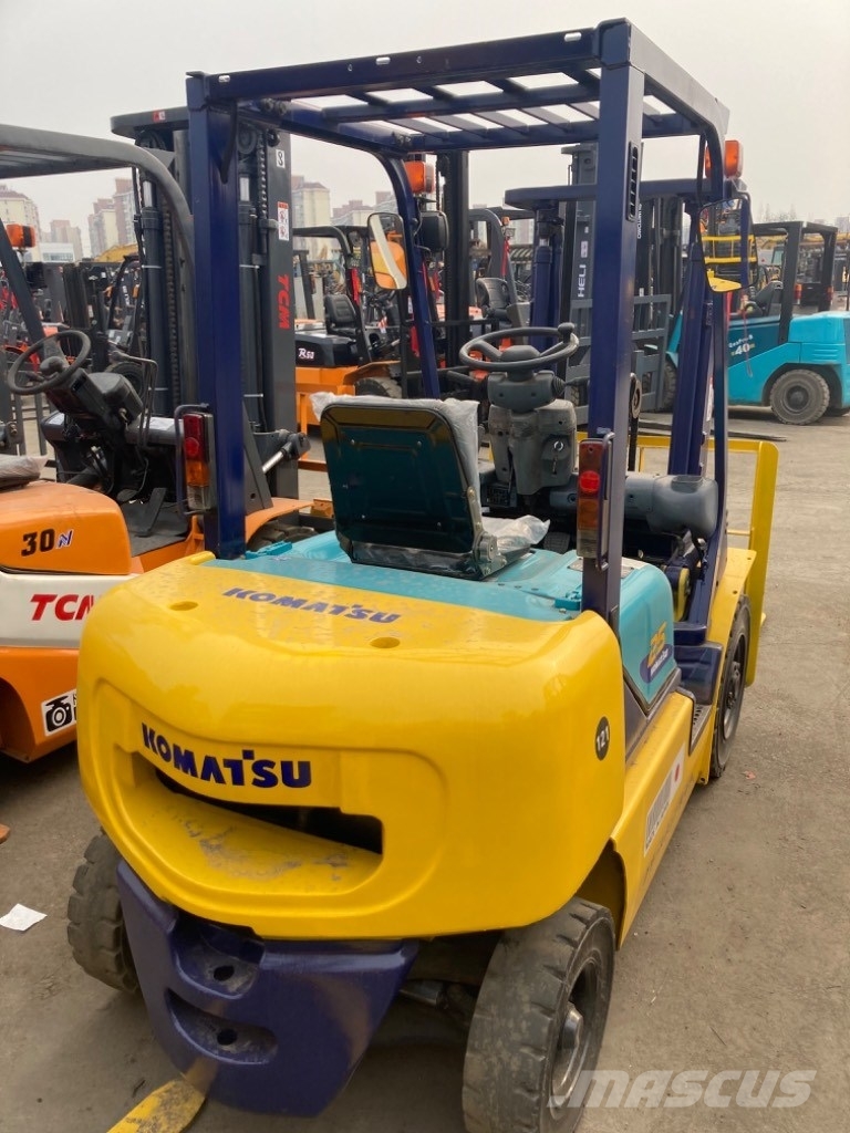 Komatsu FD25 디젤 지게차