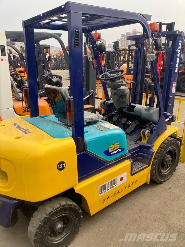 Komatsu FD25 디젤 지게차