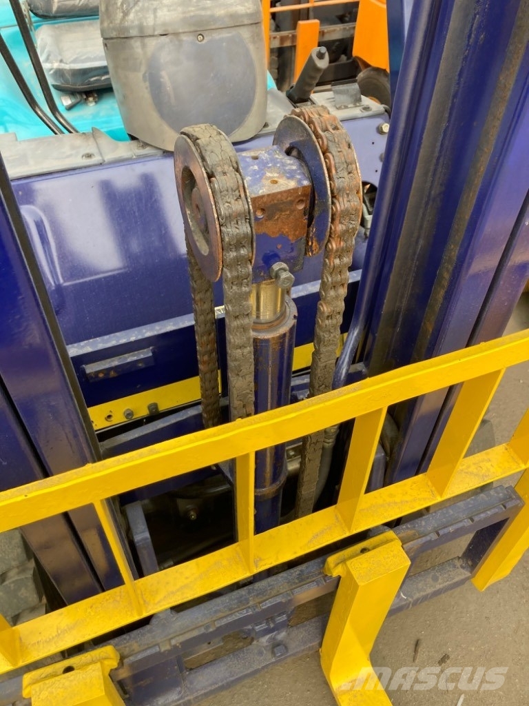 Komatsu FD25 디젤 지게차