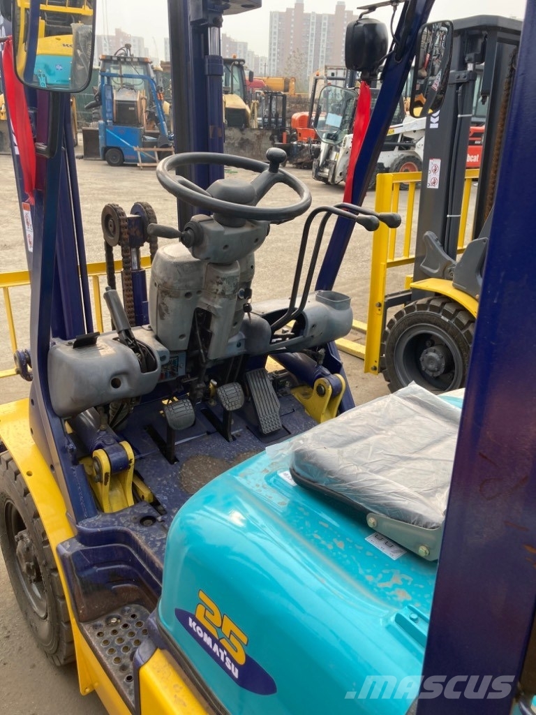 Komatsu FD25 디젤 지게차