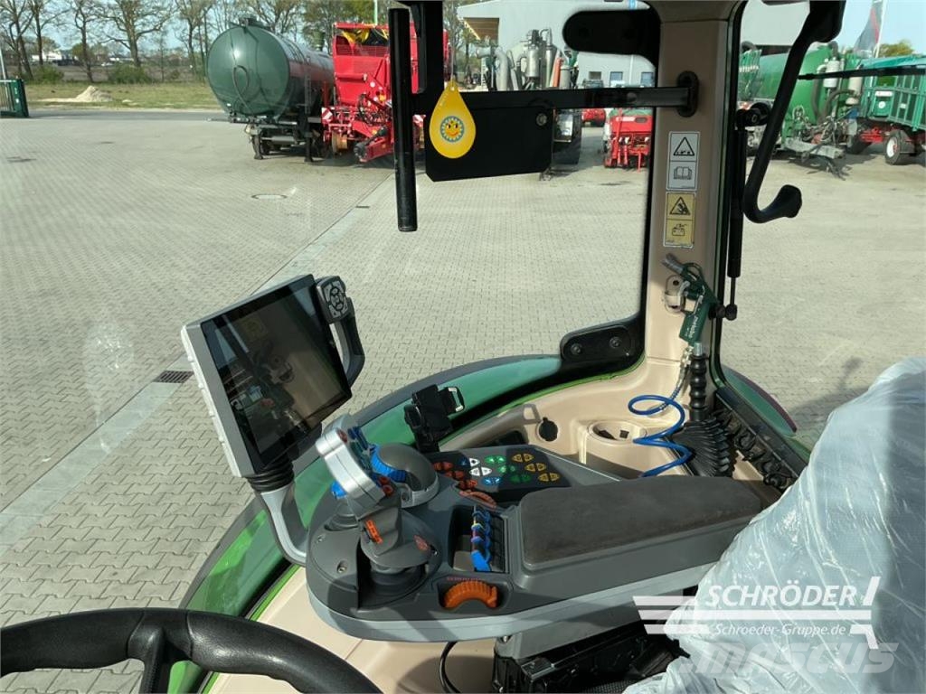 Fendt 724 VARIO S4 PROFI PLUS Трактори
