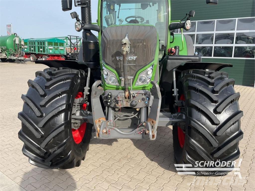 Fendt 724 VARIO S4 PROFI PLUS Трактори