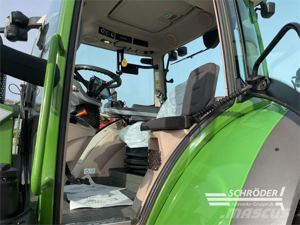 Fendt 724 VARIO S4 PROFI PLUS Трактори