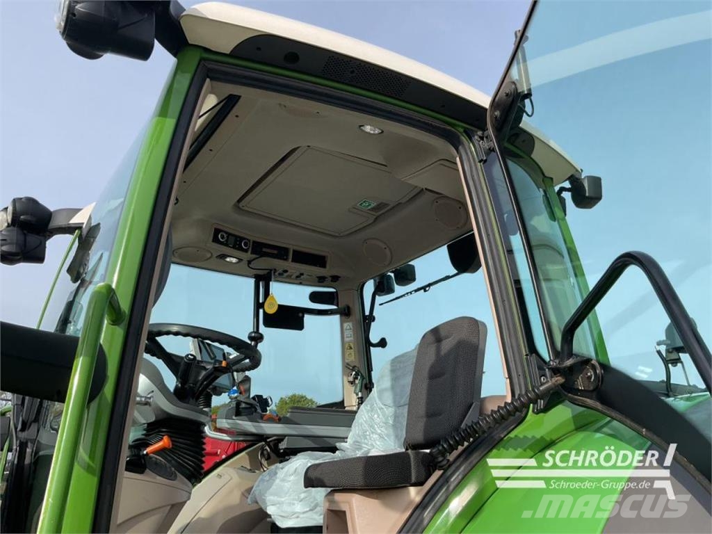 Fendt 724 VARIO S4 PROFI PLUS Трактори