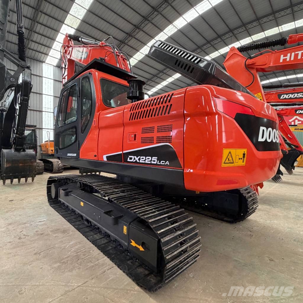 Doosan DX 225 대형 굴삭기 29톤 이상
