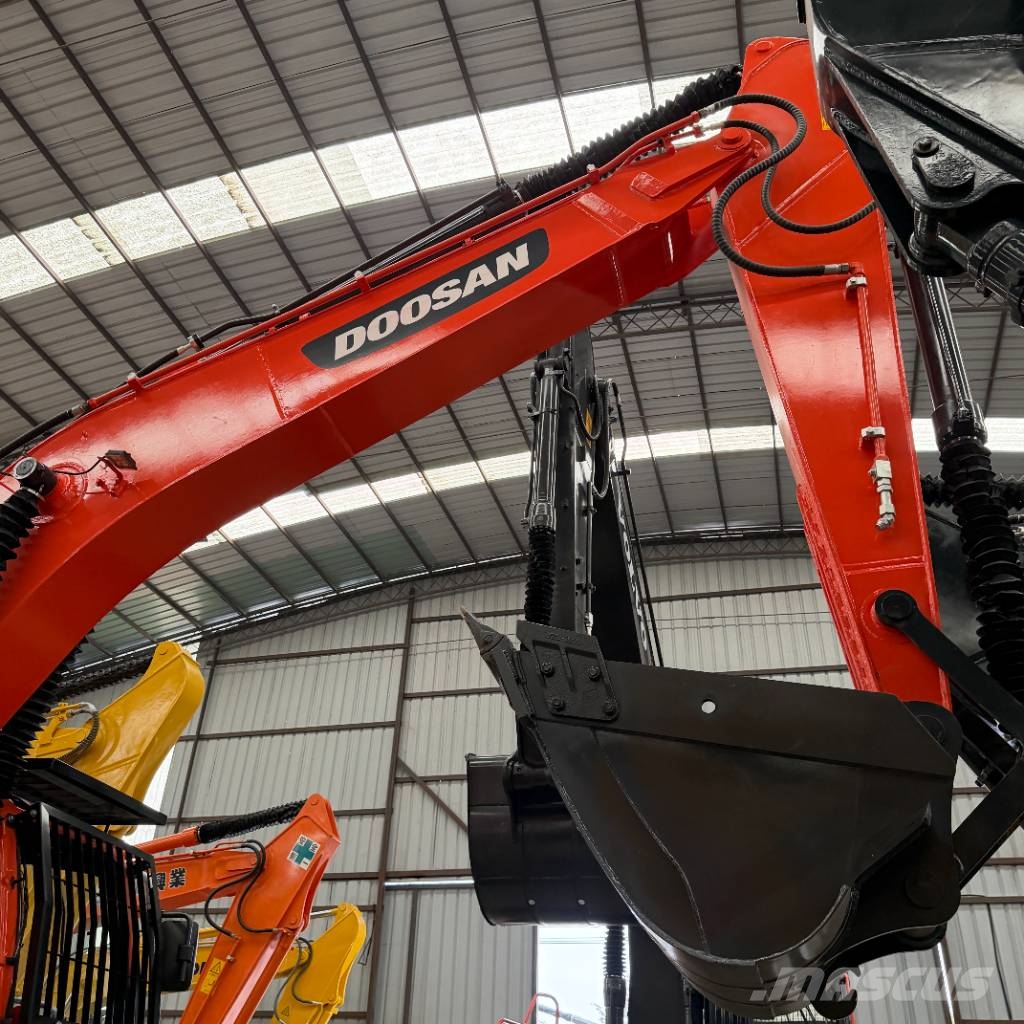 Doosan DX 225 대형 굴삭기 29톤 이상