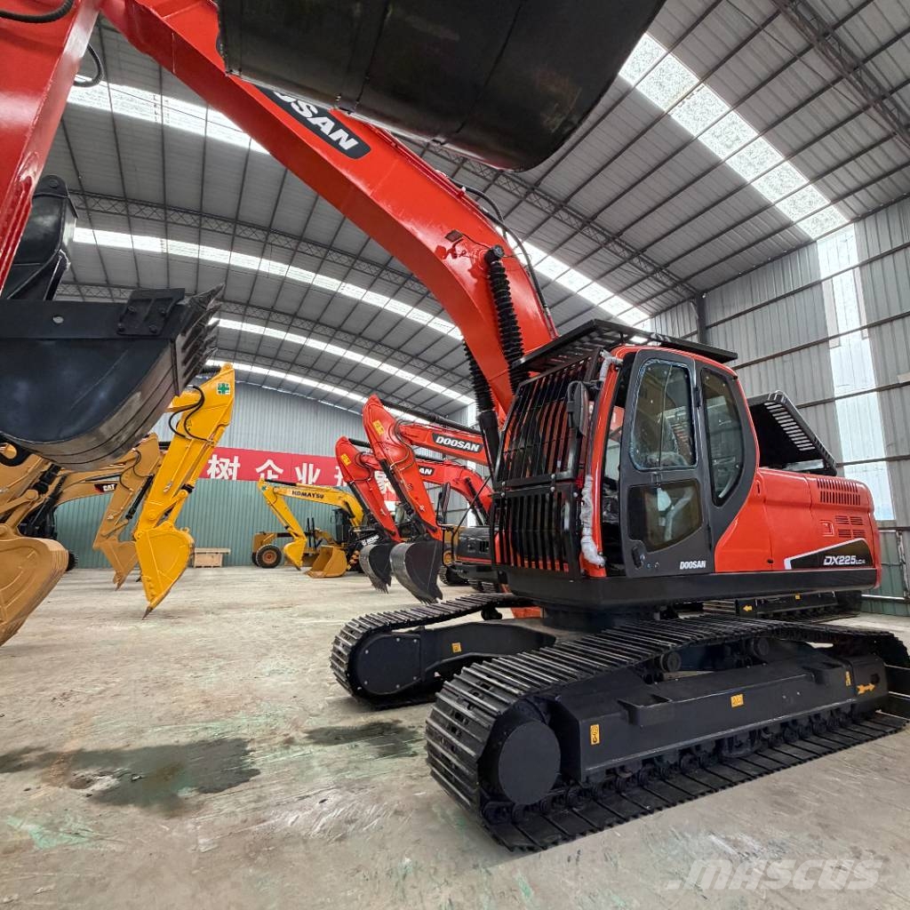 Doosan DX 225 대형 굴삭기 29톤 이상