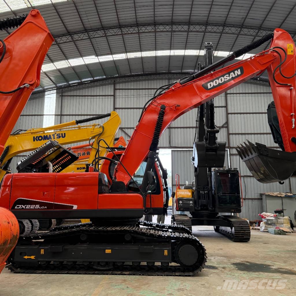 Doosan DX 225 대형 굴삭기 29톤 이상