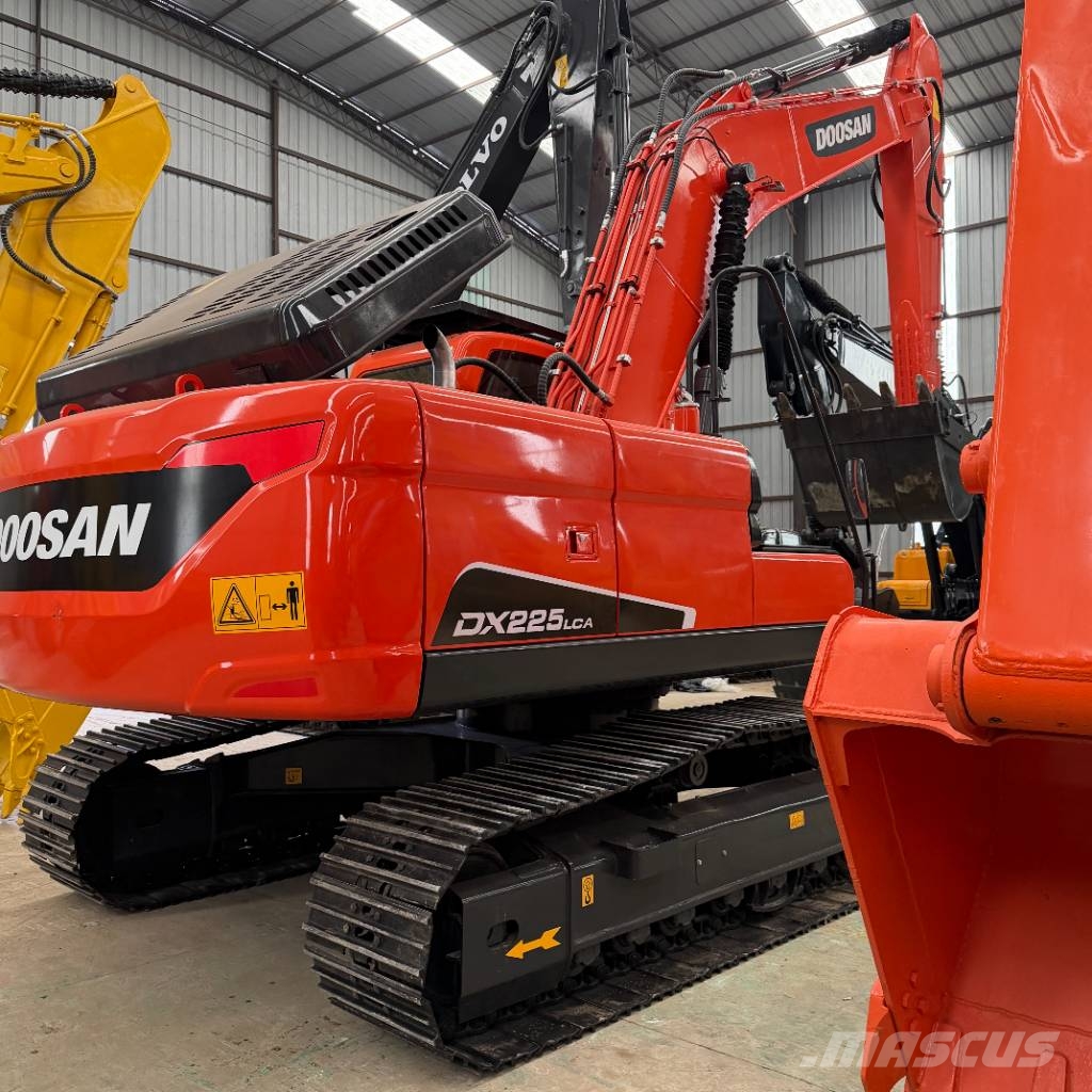 Doosan DX 225 대형 굴삭기 29톤 이상