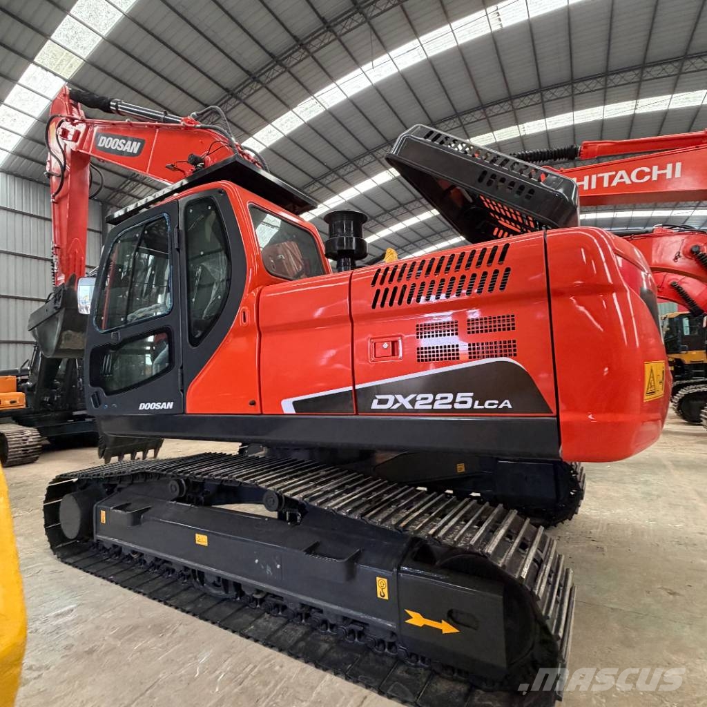 Doosan DX 225 대형 굴삭기 29톤 이상