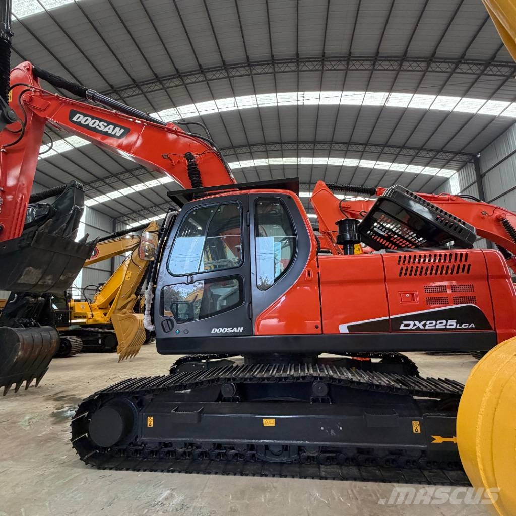 Doosan DX 225 대형 굴삭기 29톤 이상