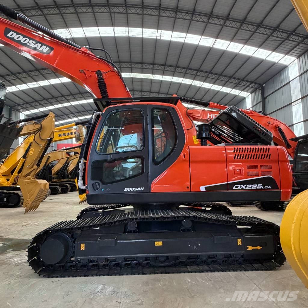 Doosan DX 225 대형 굴삭기 29톤 이상