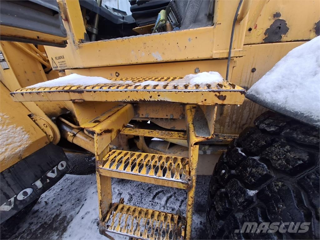 Volvo L90B Kolesni nakladalci