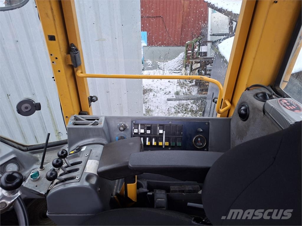 Volvo L90B Kolesni nakladalci