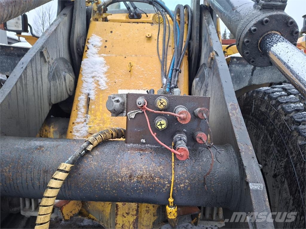 Volvo L90B Kolesni nakladalci