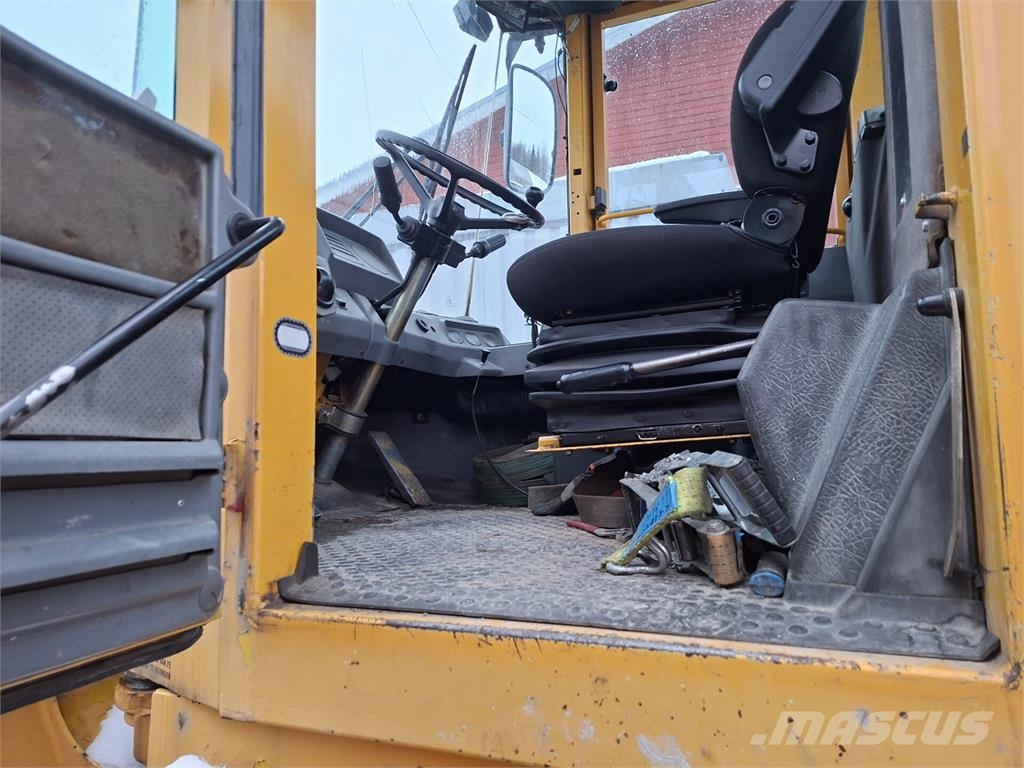 Volvo L90B Kolesni nakladalci