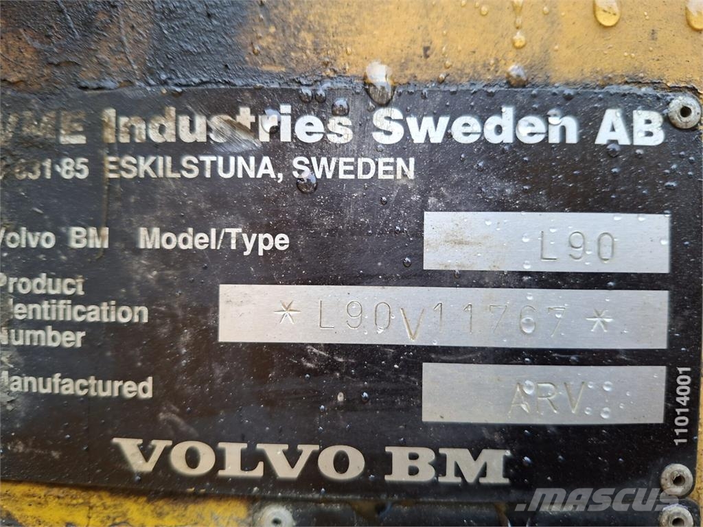 Volvo L90B Kolesni nakladalci