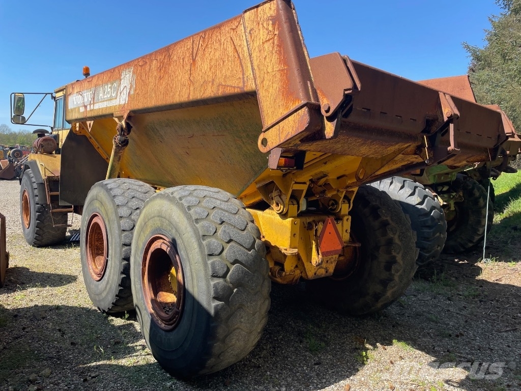 Volvo A25C アーティキュレート式ダンプトラック