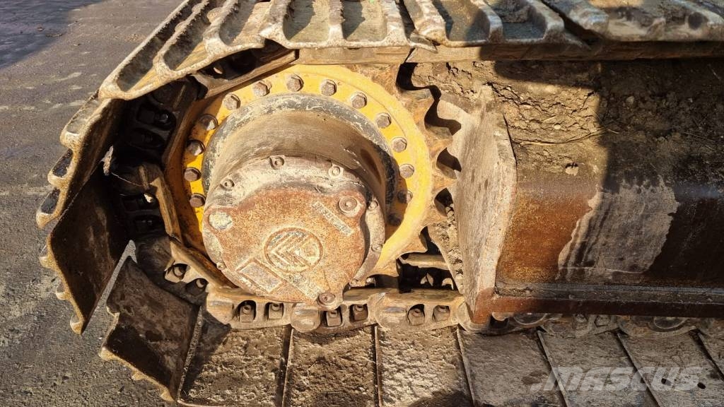 JCB JS 260 LC Vikšriniai ekskavatoriai