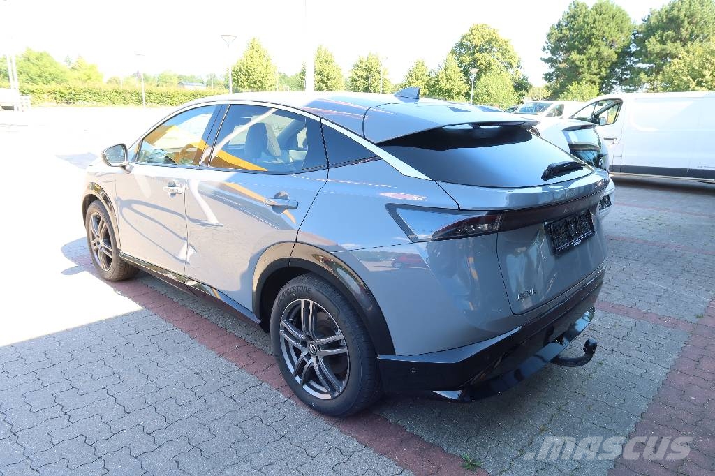 Nissan ARIYA PKWs