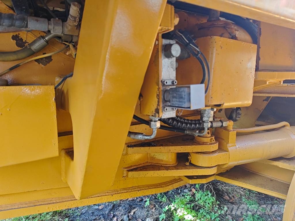 CAT 120 H معدات تمهيد الطرق