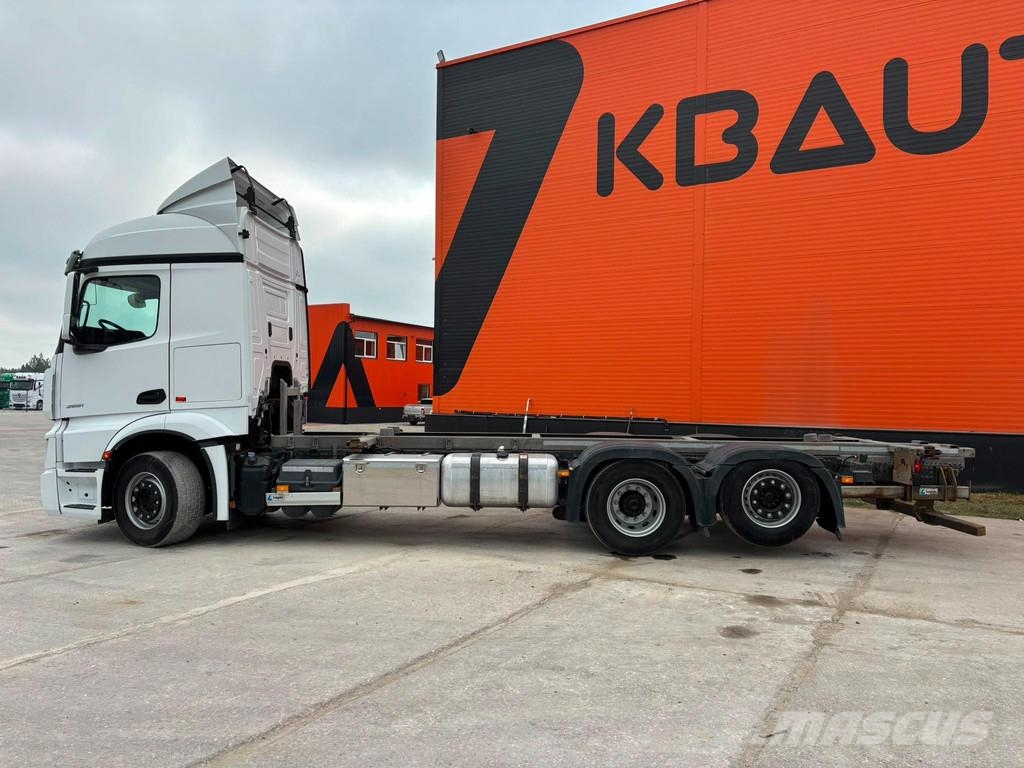 Mercedes-Benz Actros 2551 6x2 ADR / STREAMSPACE Containerwagen