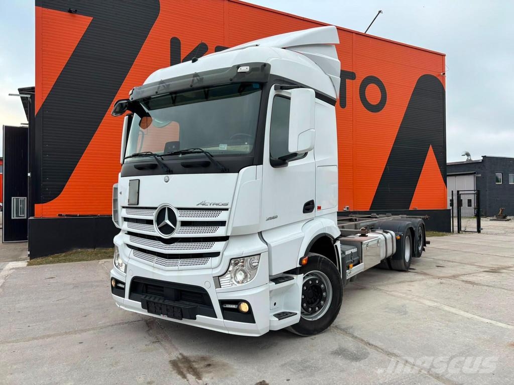 Mercedes-Benz Actros 2551 6x2 ADR / STREAMSPACE Containerwagen