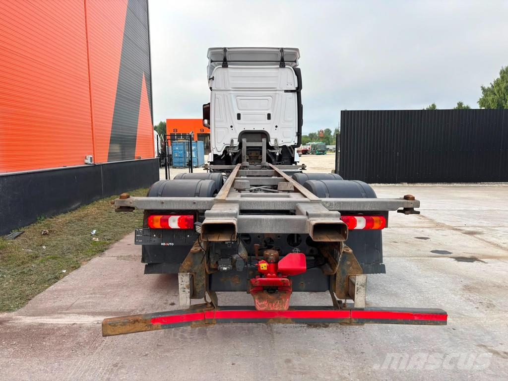Mercedes-Benz Actros 2551 6x2 ADR / STREAMSPACE Containerwagen