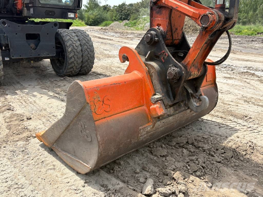 Hitachi ZX140W-6 (3 Pieces available) Pelle sur pneus