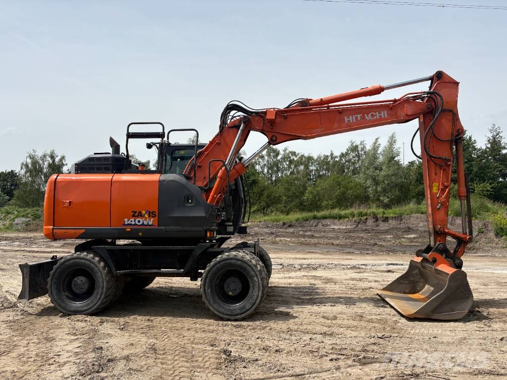 Hitachi ZX140W-6 (3 Pieces available) Pelle sur pneus