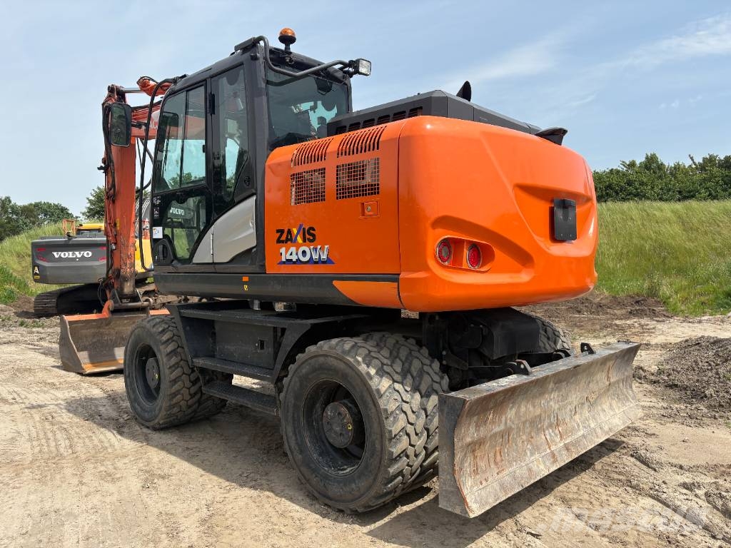 Hitachi ZX140W-6 (3 Pieces available) Pelle sur pneus