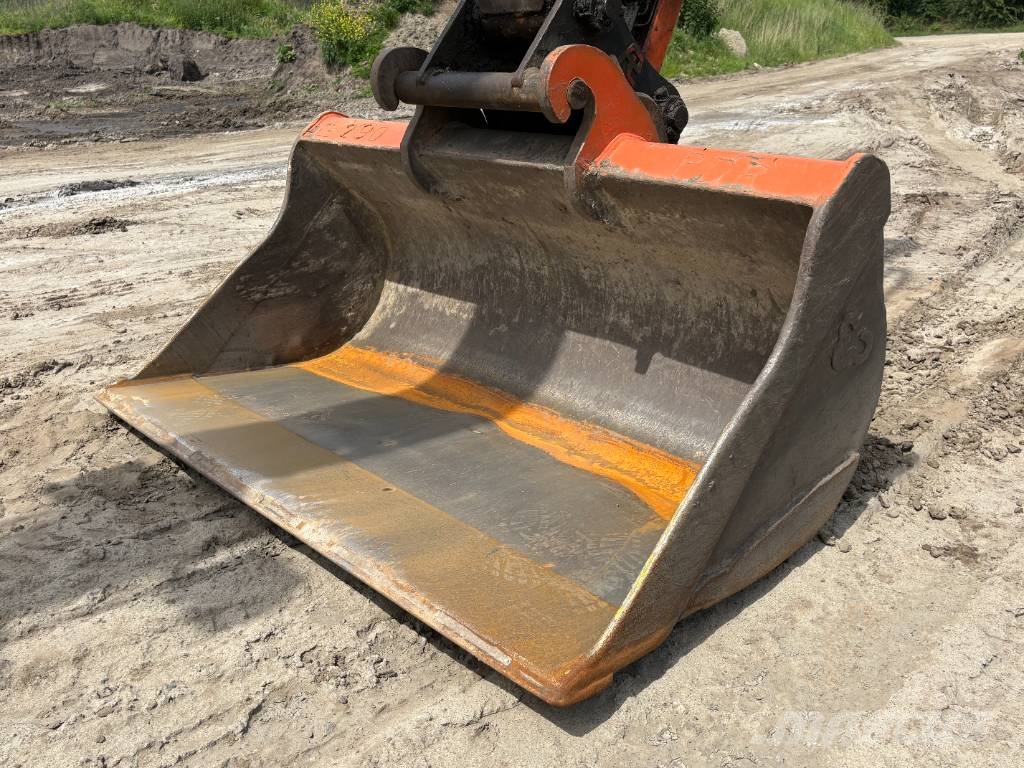 Hitachi ZX140W-6 (3 Pieces available) Pelle sur pneus