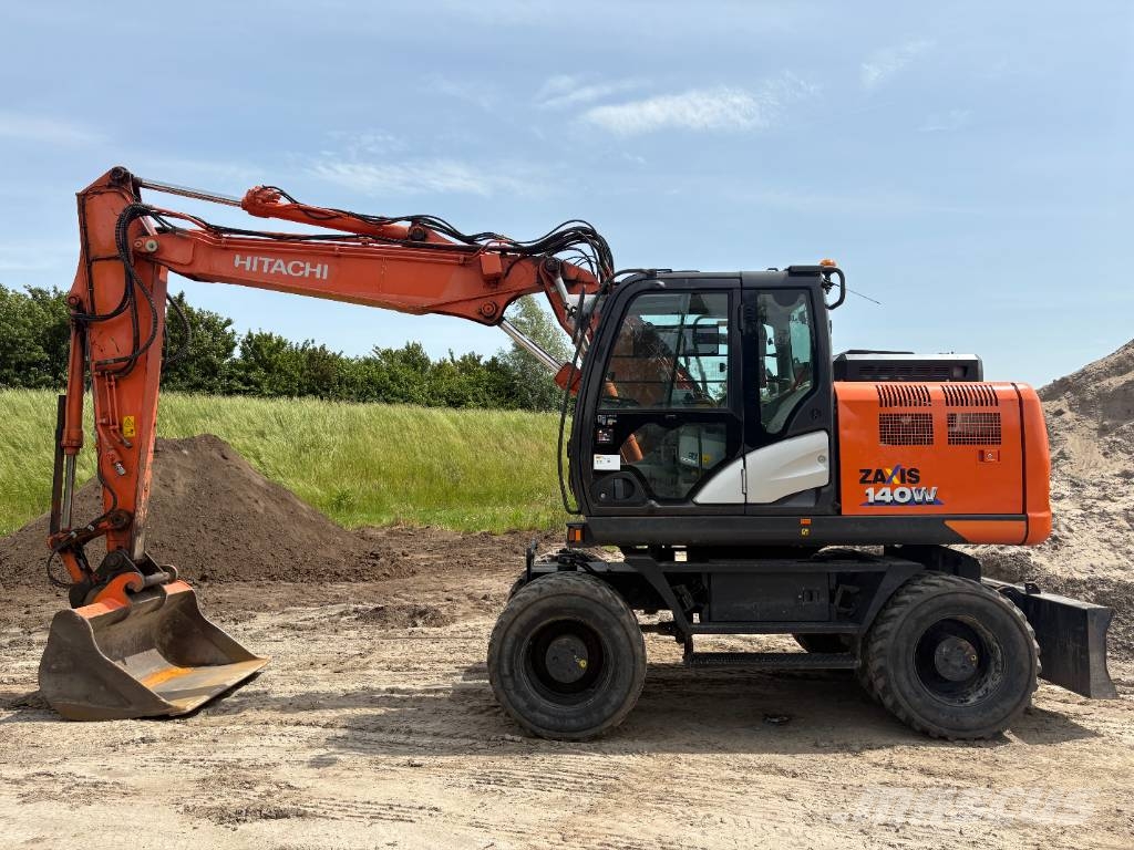 Hitachi ZX140W-6 (3 Pieces available) Pelle sur pneus