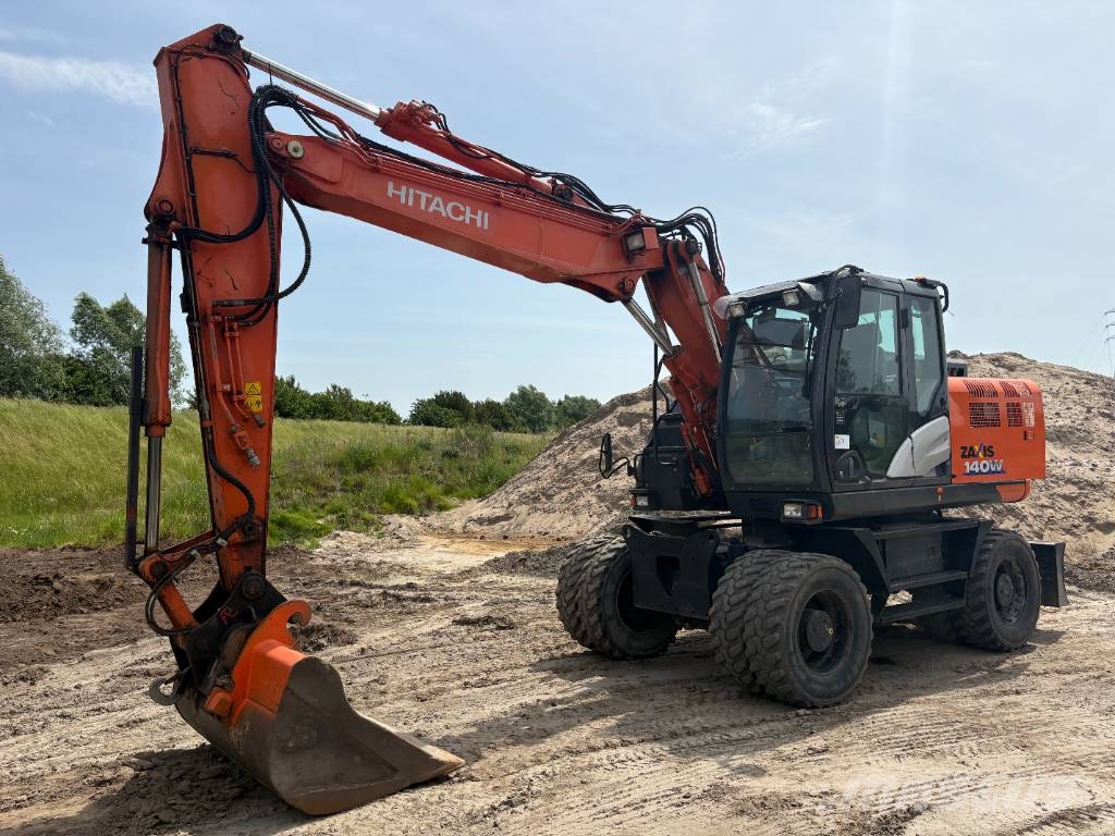 Hitachi ZX140W-6 (3 Pieces available) Pelle sur pneus
