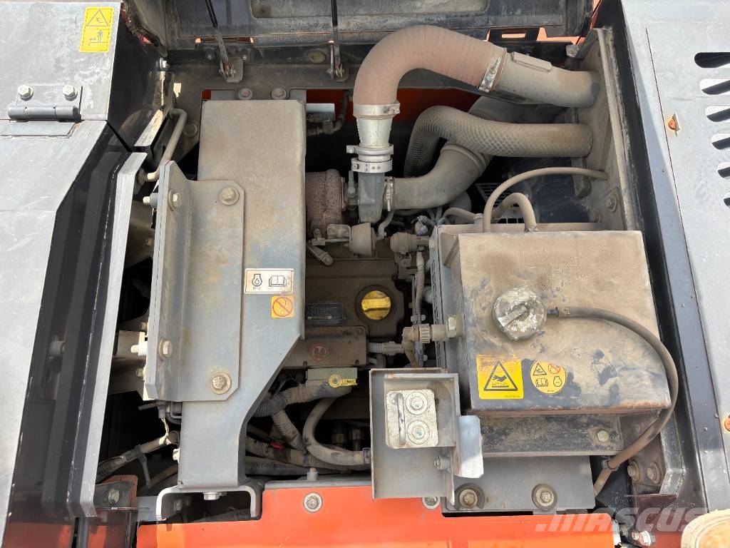 Hitachi ZX140W-6 (3 Pieces available) Pelle sur pneus