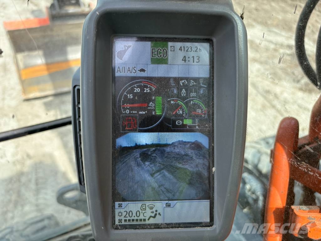 Hitachi ZX140W-6 (3 Pieces available) Pelle sur pneus